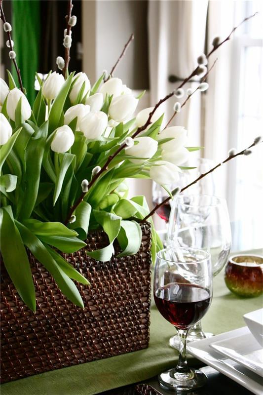 käsityöideoita kevät valkoiset tulppaanit pöydän koristeluideoita