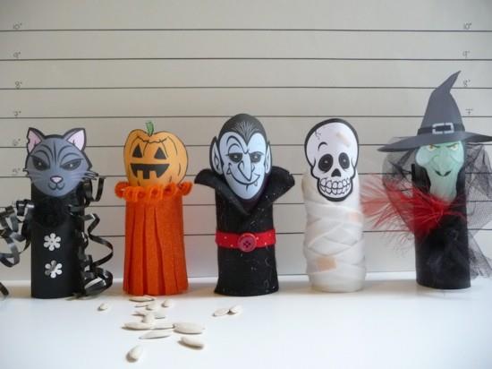 näpertele wc -rullia lasten kanssa halloweenina