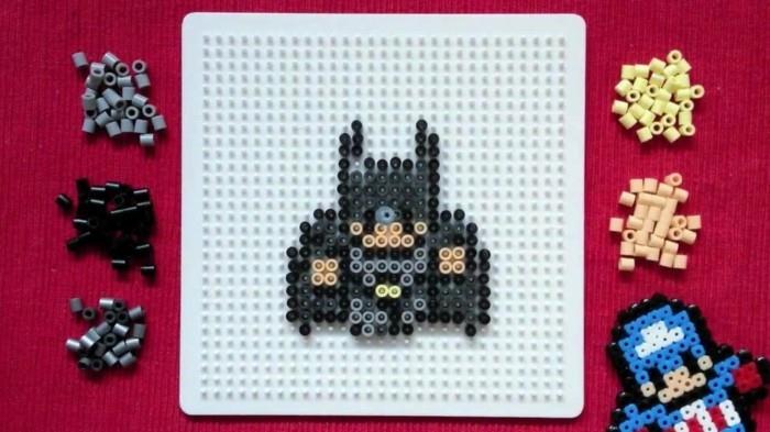 Batman näpyttelee silityshelmiä