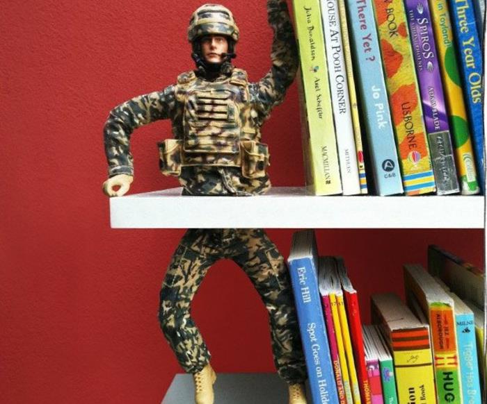 kirjahyllyt kirjahyllyt saavat sotilaat miettimään itseäsi