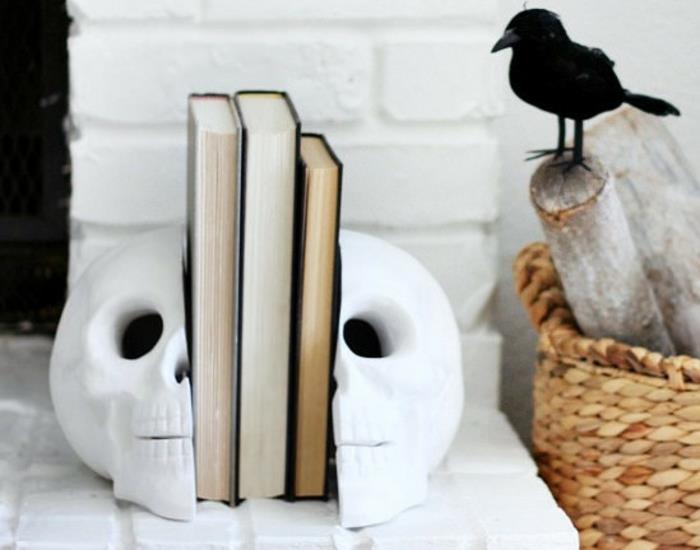 kirjahylly kirjahyllyt valkoinen pääkallo halloween koristelu