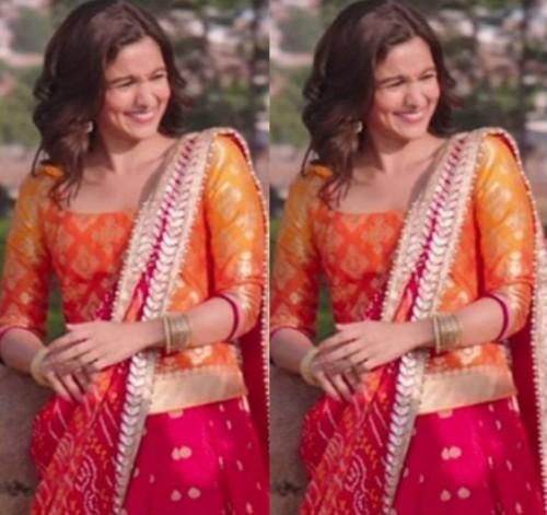 Alia Bhatt a Red Saree -ben