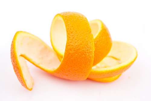 Tips til hårpleje til fedtet hår -Anvendelse af appelsinskal