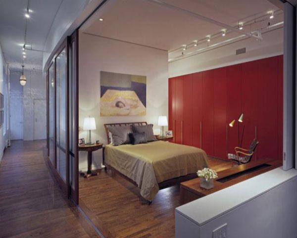 vaikuttava liukuva lasinen makuuhuone punaiset seinät
