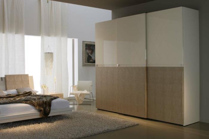 vaatekaappi liukuovet minimalistinen beige ilmavat verhot elävät ideat makuuhuone