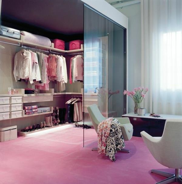 walk-in naisellinen vaatekaappi ideoita pukuhuone vaaleanpunainen matto