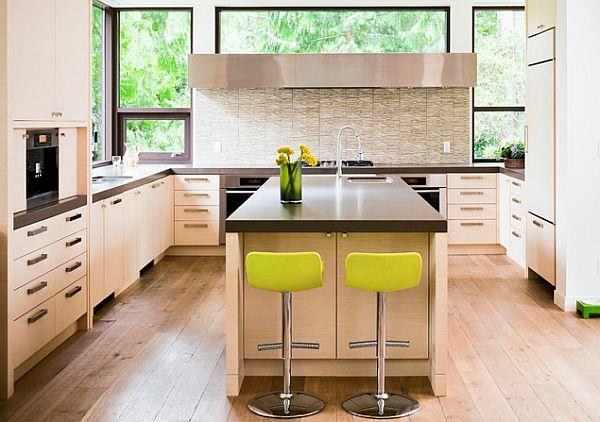 beige kalustus keittiö lime neon baarituolit