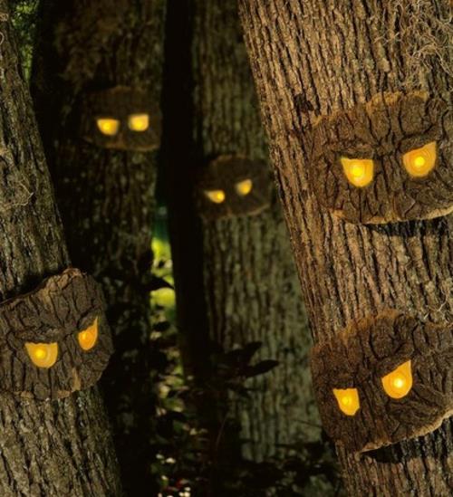 suosittuja halloween -koristeita puun silmät ja valot