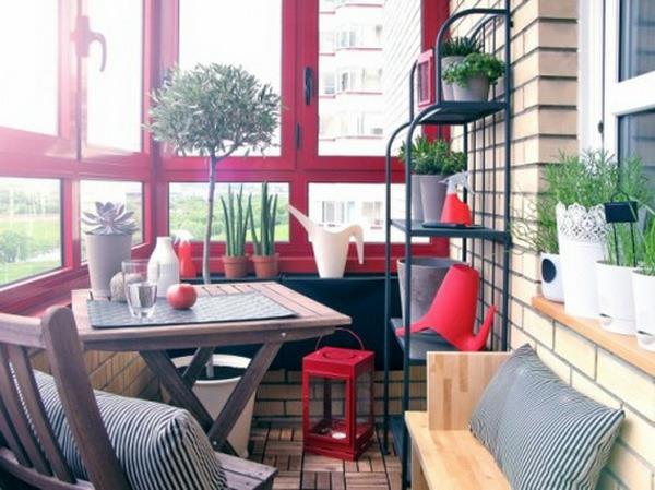 mukava parveke suunnittelee idea istuinalue koristeelliset kasvit punainen aksentti