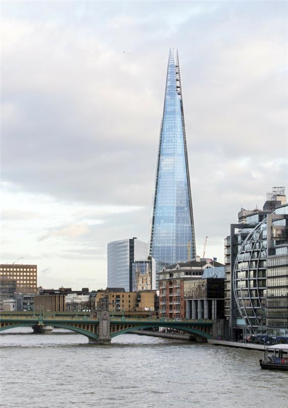 kuuluisa arkkitehti renzo piano pilvenpiirtäjä lontoo kaupunki