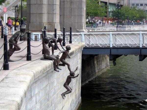 kuuluisia taideteoksia veistos patsas ihmiset joen