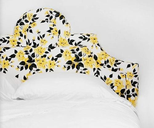 sängyn muotoilu päätykappaleiden kukilla kuvio keltainen valkoinen sisustus