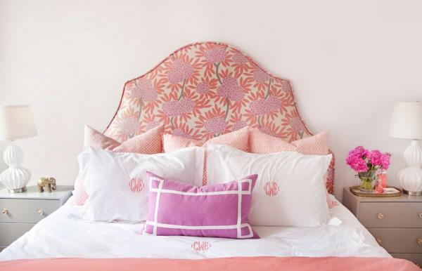 sängyn verhoilu kukkakuvio makuuhuoneen suunnittelu