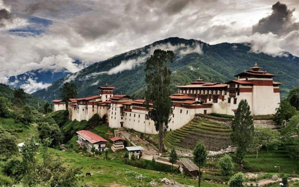 Bhutan onnekas Trongsa Dzongin linnoitus