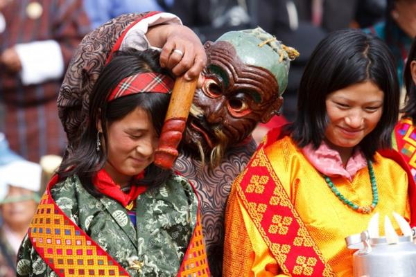 bhutan onnekas festivaali perinteiset puvut
