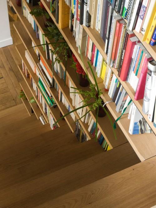 kirjasto portaikon ideassa käytännöllinen hylly puu