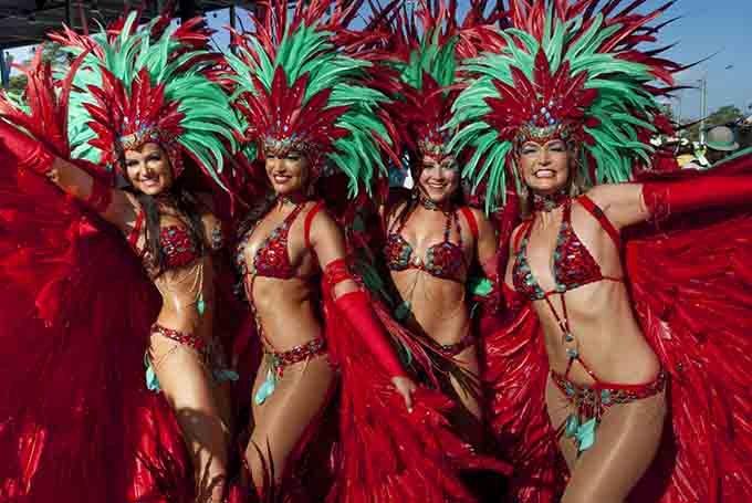 kuvia trinidadin ja tobagon karnevaaliasuista