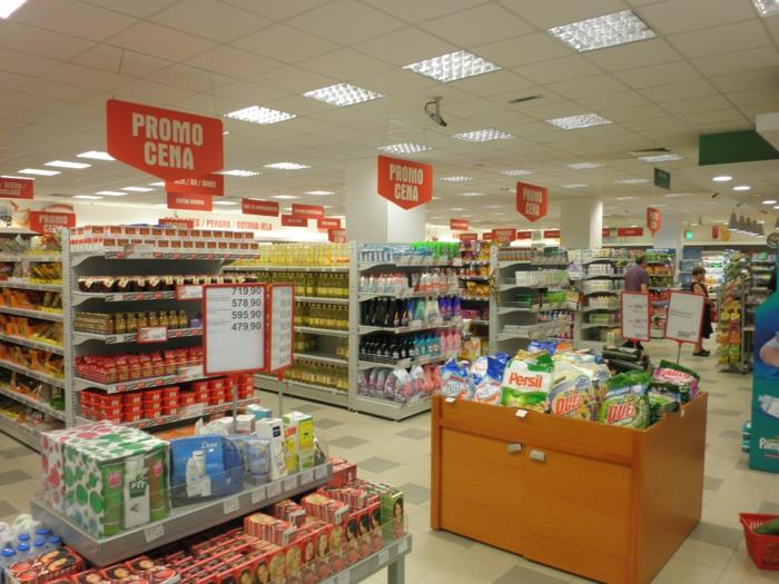 halvat ostokset supermarket erilaisia ​​tavaroita alennuksia