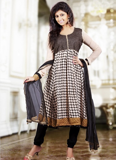 Fekete -fehér Salwar Kameez