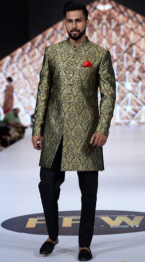 Fekete és arany Sherwani