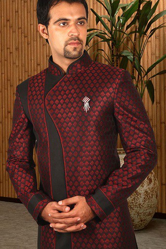 Sort og Maroon Sherwani