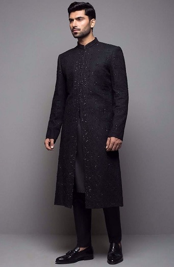 Pakisztáni fekete Sherwani