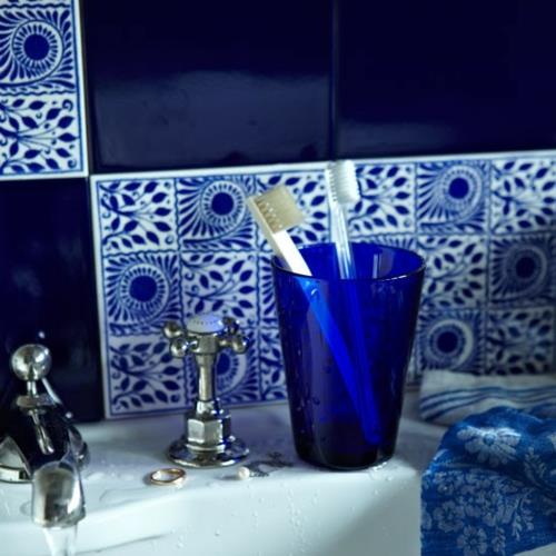 sininen laatta peili kylpyhuone idea hammasharja