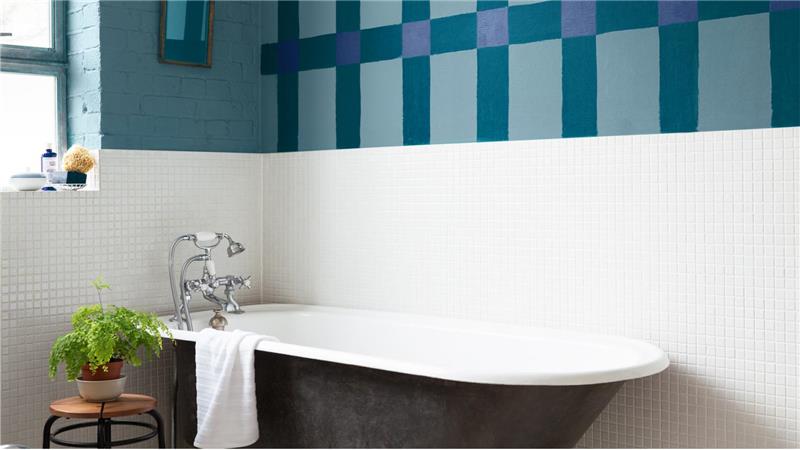 sininen valkoinen pystysuora järjestely kylpyhuoneen laatat
