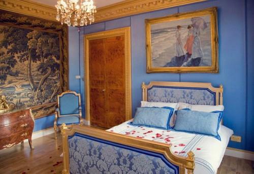 sininen laitteet puulattiat klassinen englantilainen makuuhuone sisustus
