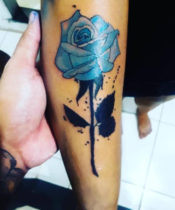 ideoita sinisestä ruususta tatuoinnista