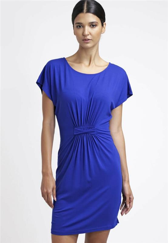 sininen mekko värimaailma sininen mekot dessin silkki urheilullinen tyylikäs