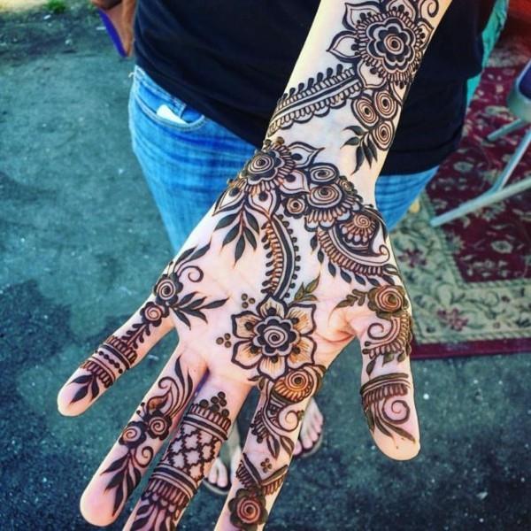 kukkakuvioita henna tatuointi ideoita