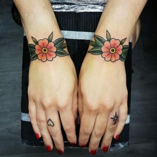 kukka tatuointi ranneideoita sormetatuoinnit
