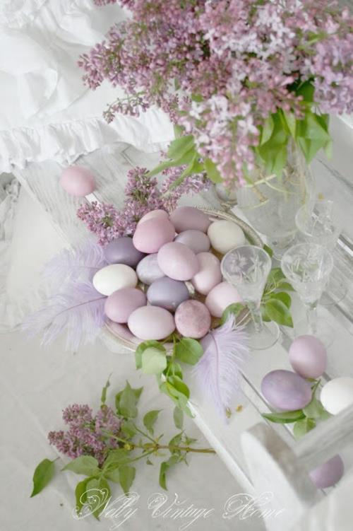 kukkakoriste pääsiäiselle herkät värit violetit pääsiäismunat