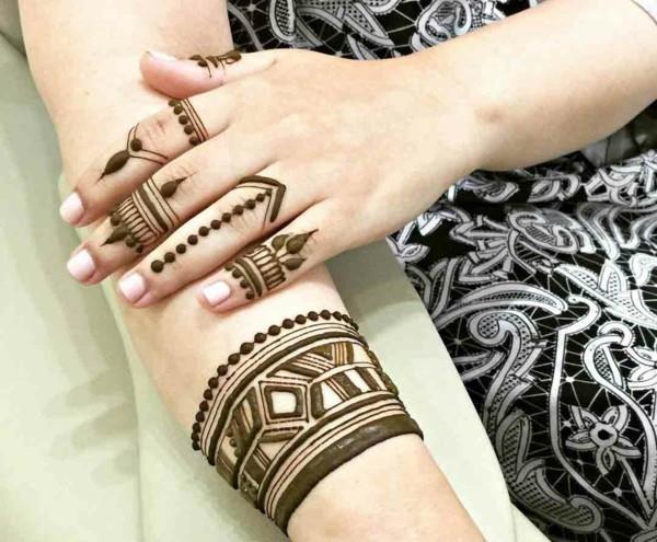 boho henna tatuointi ideoita sormi käsi