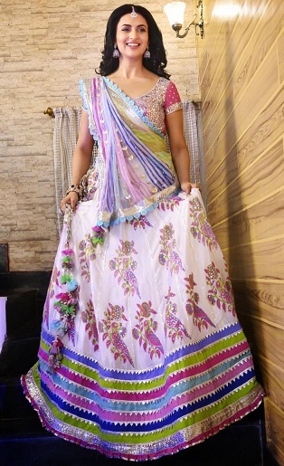 Divyanka Tripathi Lehengában