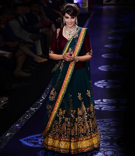 Bipasha Basu Lehengában