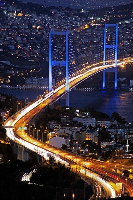 bosphorus istanbul turkki yömatkalla