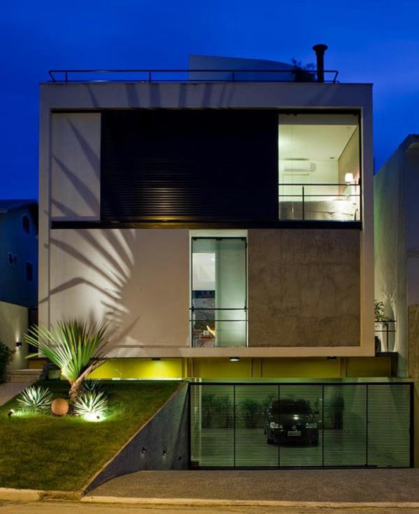 brasilialainen suunnittelija kattoterassi talo yöllä