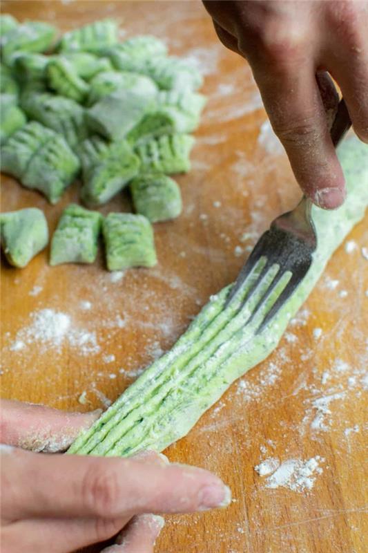 luonnonvaraisen valkosipulin reseptit vegaani gnocchi