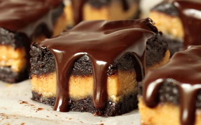 brownie -resepti suklaakastike karamelli