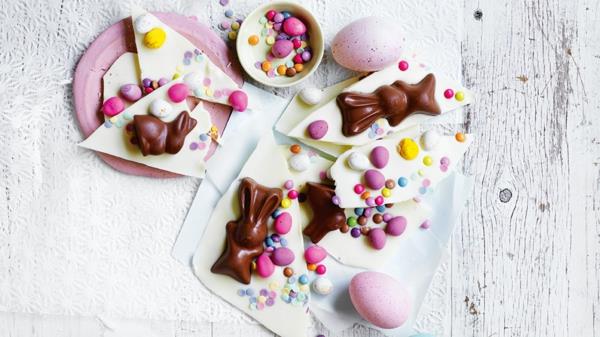 Tee itse rikkoutunut suklaa pääsiäinen