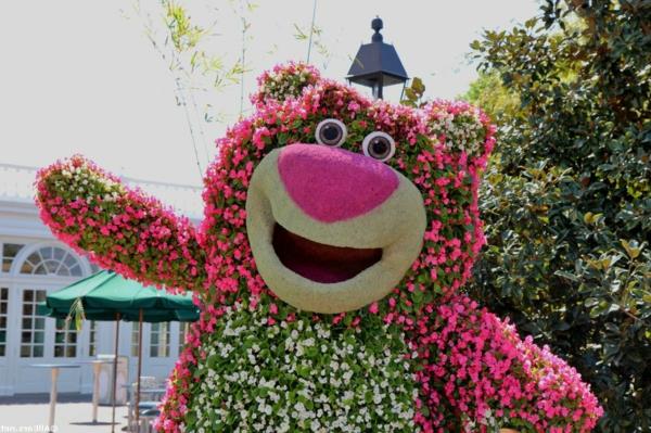 boxwood lapset topiary puutarha hahmoja vaaleanpunainen karhu