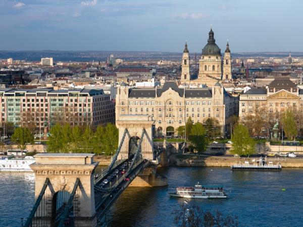 Tonavan sillan budapestin nähtävyydet