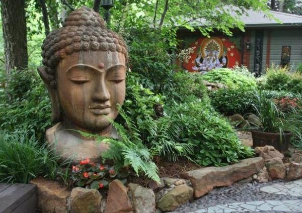 buddhan päähahmo kivi patsaat puutarha