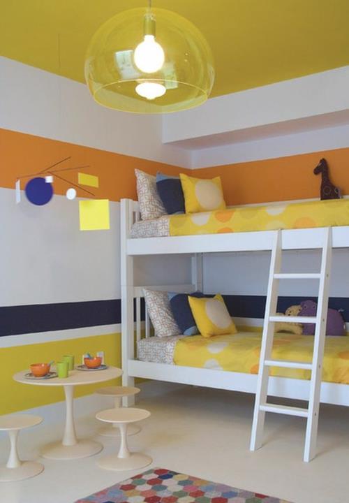 värikäs lastenhuoneen suunnitteluidea keltainen oranssi kerrossänky