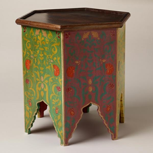 värikkäät itämaiset huonekalut marokkolainen pöytäpuukuvio maalattu