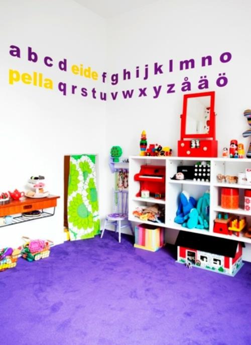 värikäs leikkialue lasten ideasuunnitteluhuone