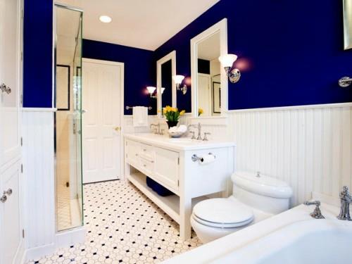 värikkäät kylpyhuoneen mallit tummansininen seinä