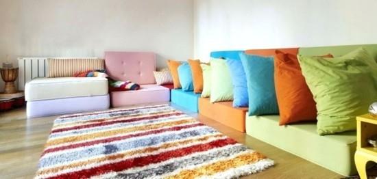 värikkäitä lattiatyynyjen sohvaideoita
